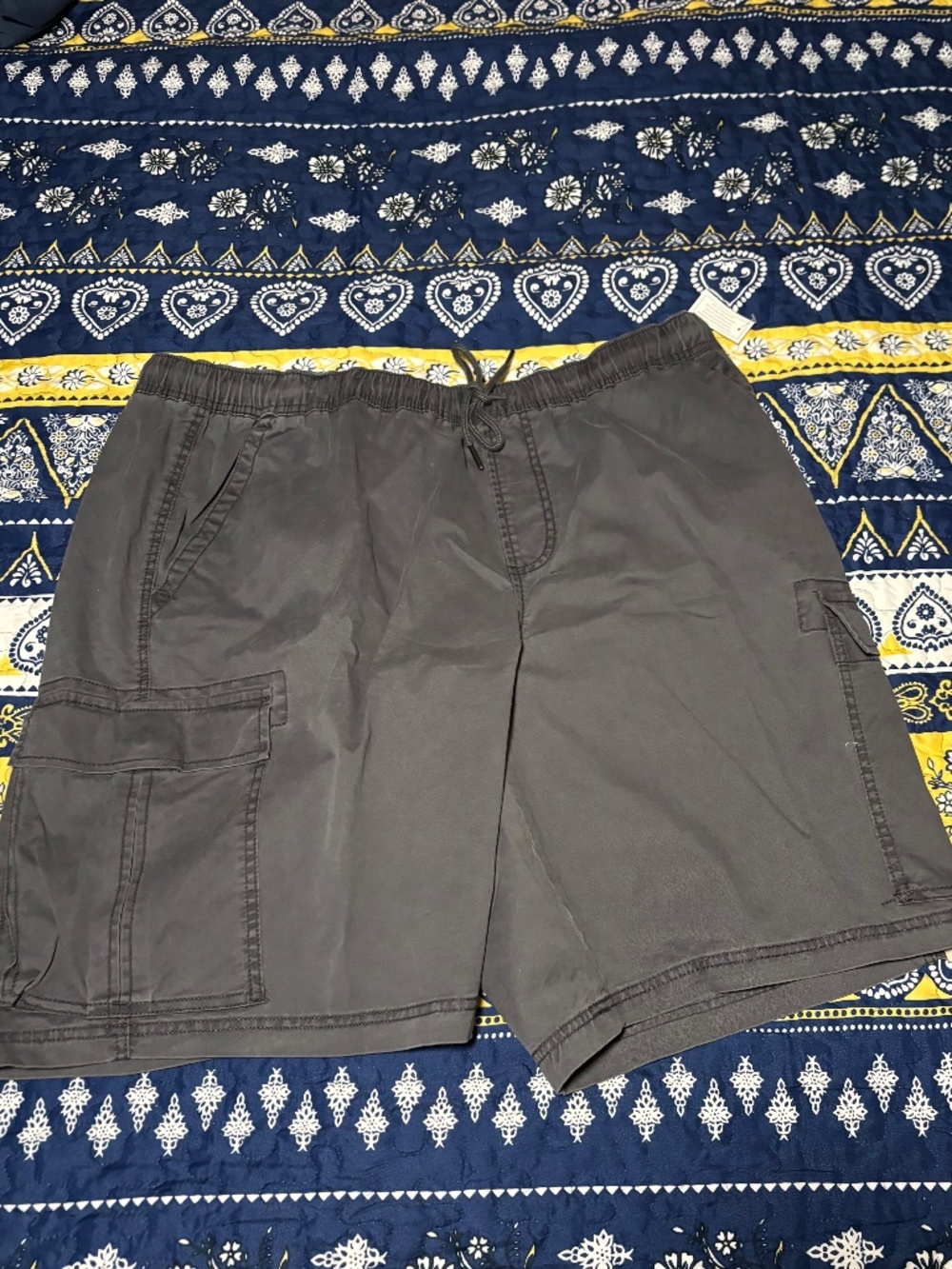 NO BOUNDARIES CARGO PANTS  NWT